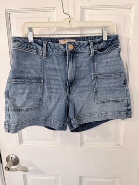 Kut from the Kloth Light Blue Denim Patch-Pocket Shorts